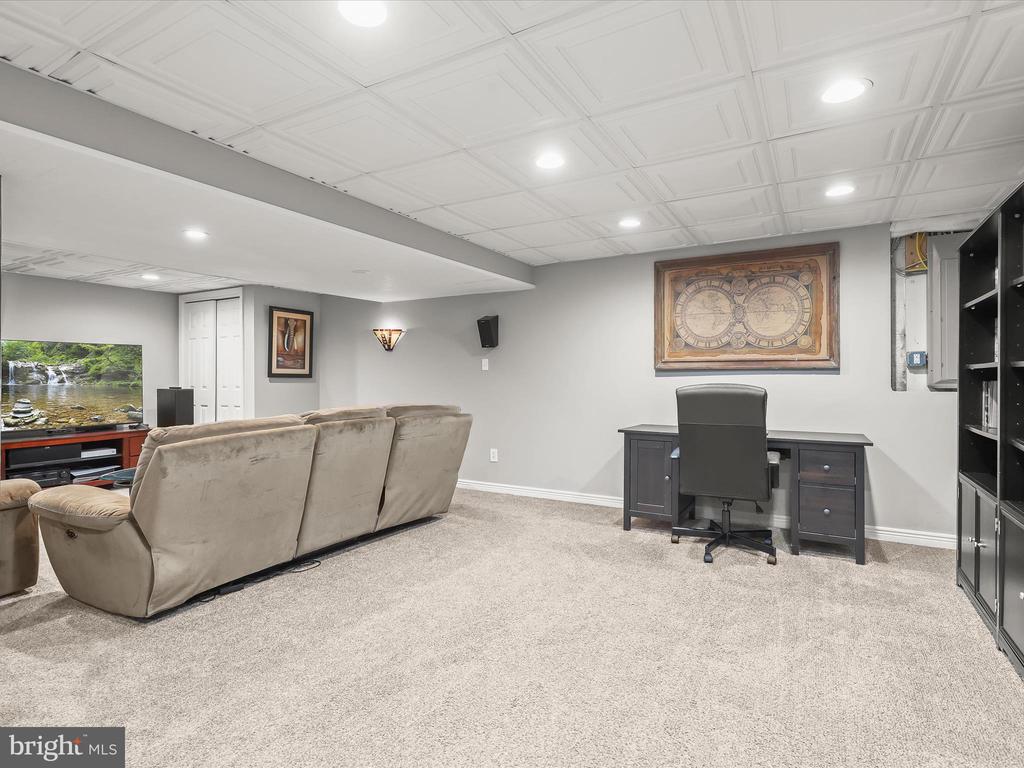 15222 CENTERGATE DR