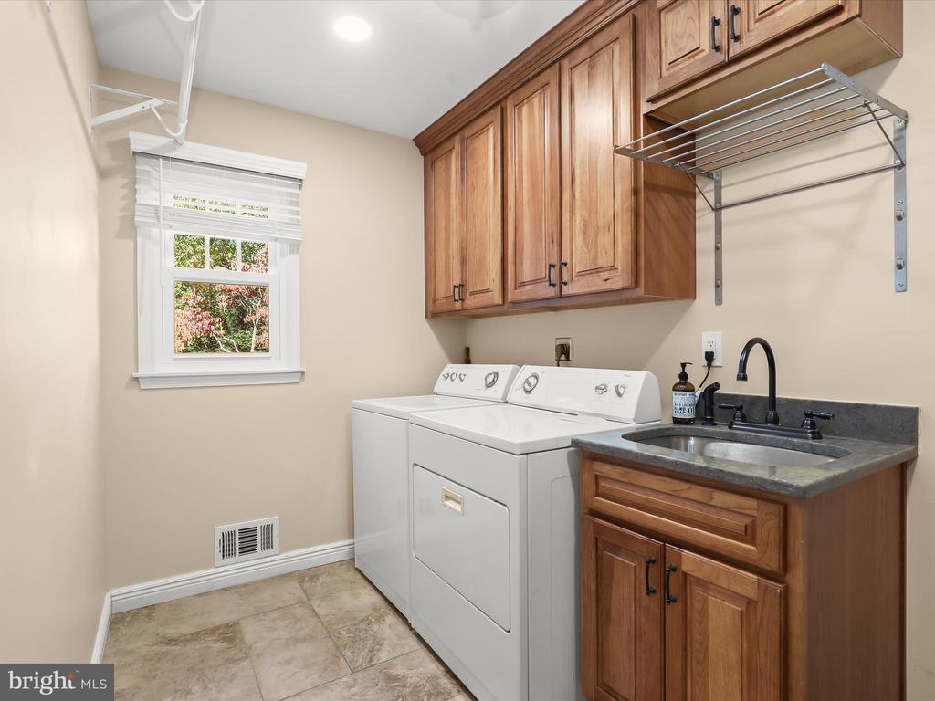 15222 CENTERGATE DR