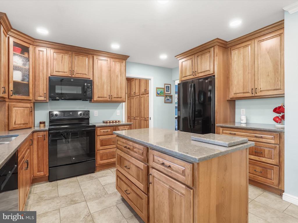 15222 CENTERGATE DR
