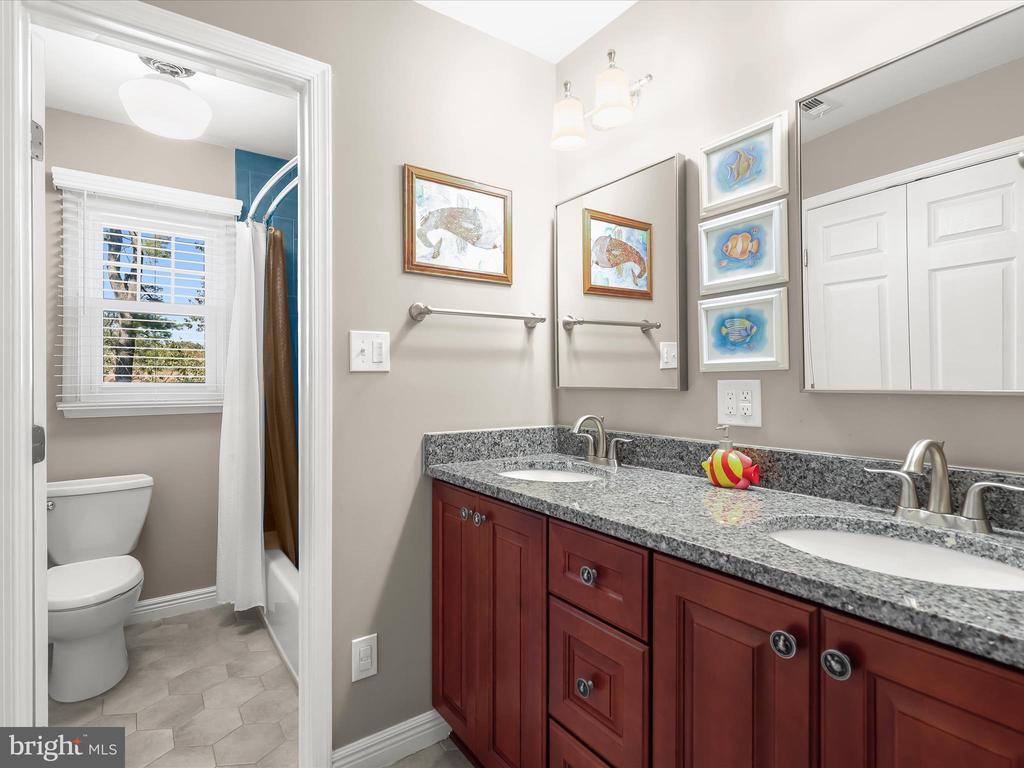 15222 CENTERGATE DR