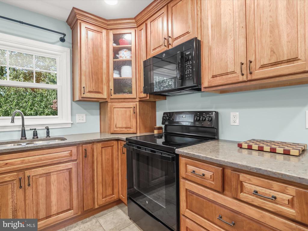 15222 CENTERGATE DR