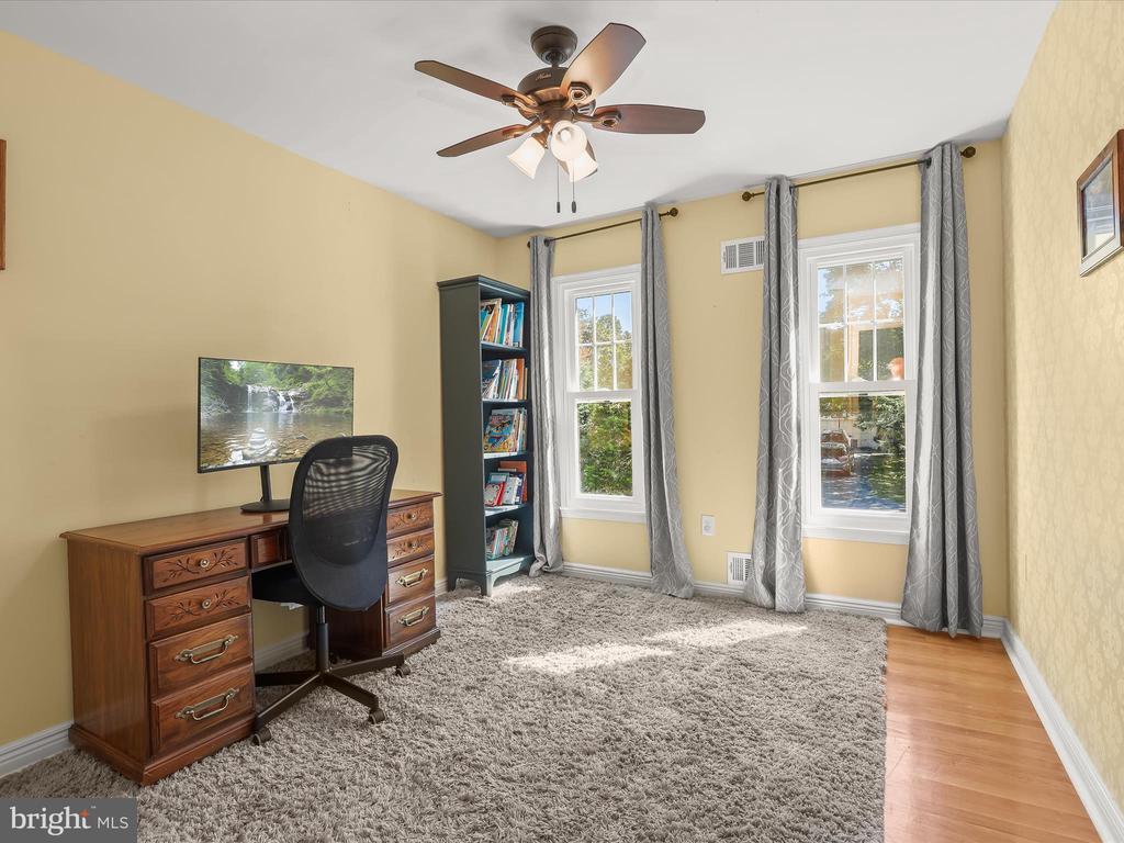 15222 CENTERGATE DR