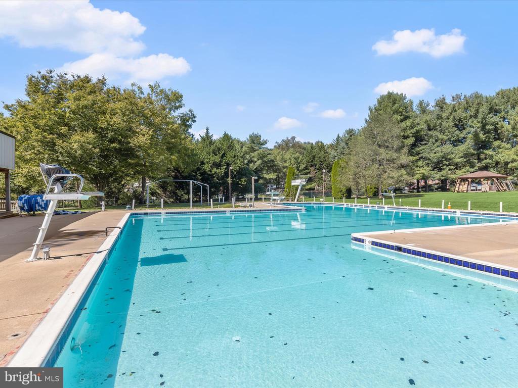 15222 CENTERGATE DR