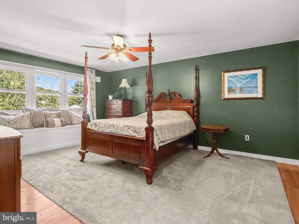 15222 CENTERGATE DR