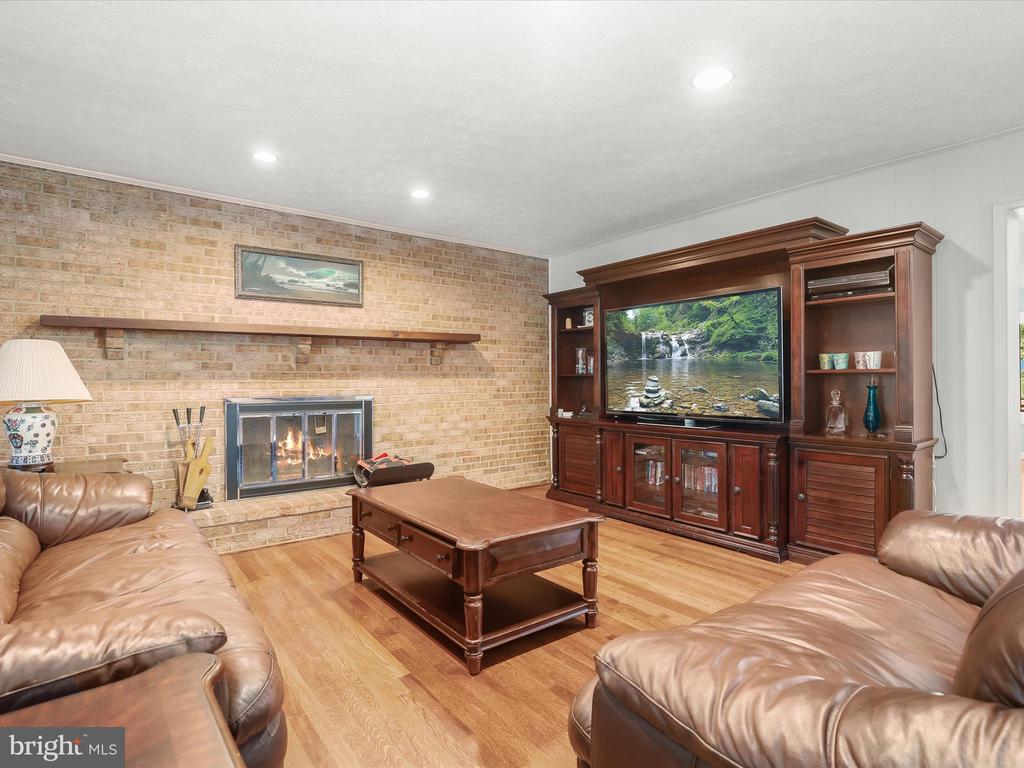 15222 CENTERGATE DR