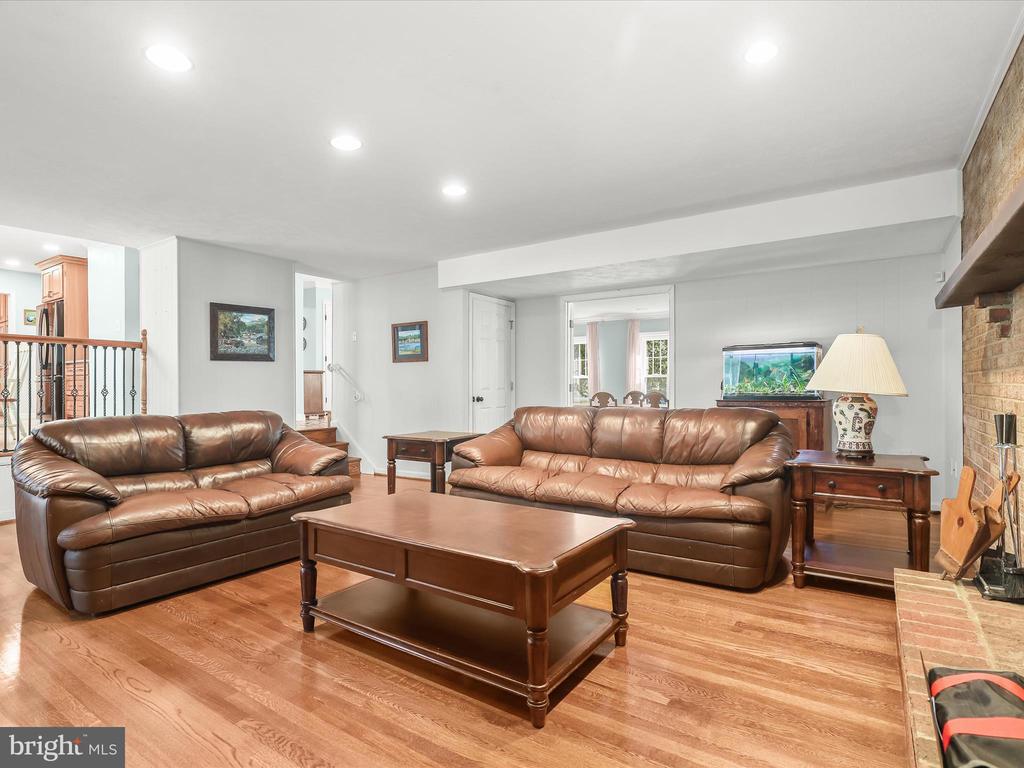 15222 CENTERGATE DR