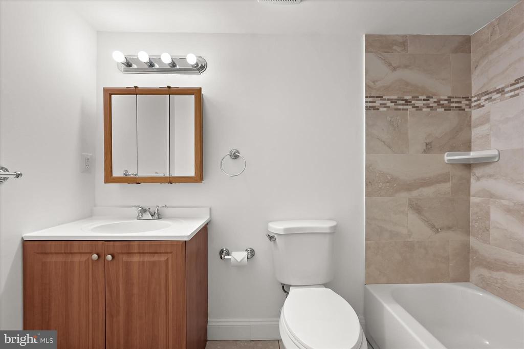 416 GIRARD STREET Unit: T2