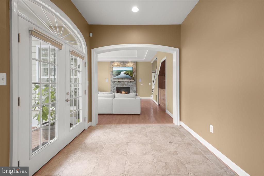 10130 SYCAMORE HOLLOW LN