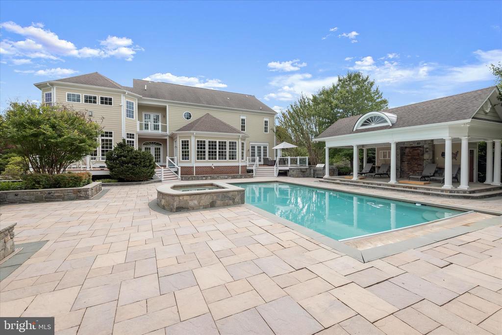 10130 SYCAMORE HOLLOW LN
