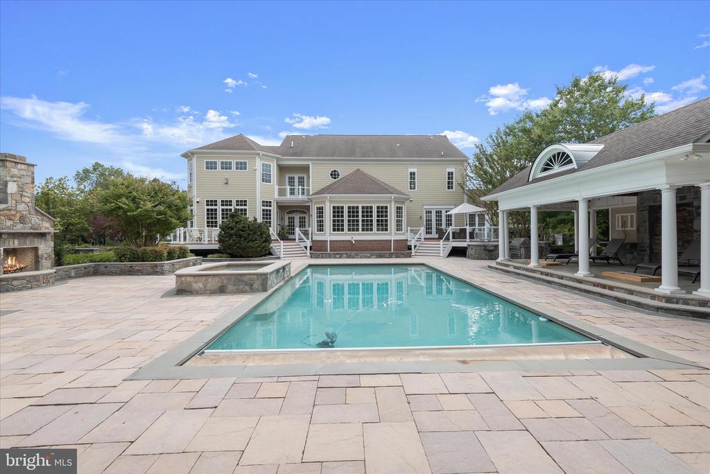 10130 SYCAMORE HOLLOW LN
