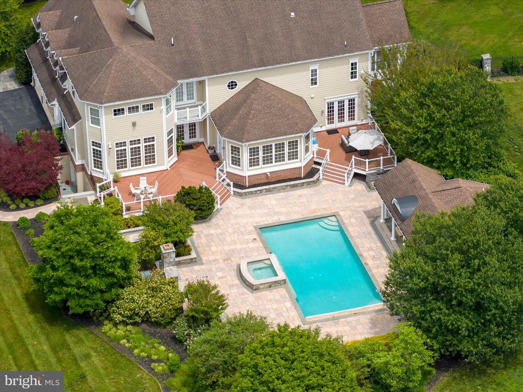 10130 SYCAMORE HOLLOW LN