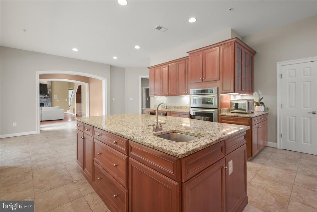 10130 SYCAMORE HOLLOW LN