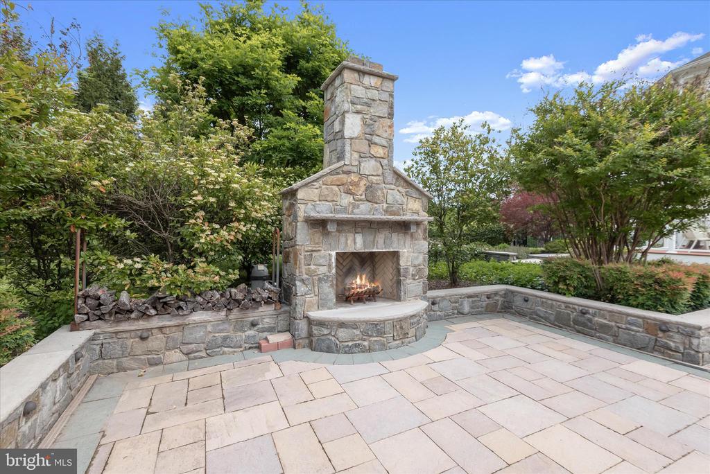 10130 SYCAMORE HOLLOW LN
