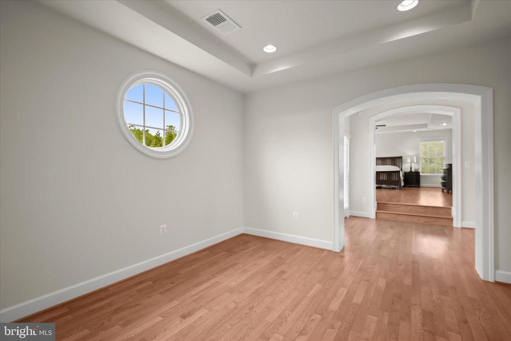 10130 SYCAMORE HOLLOW LN