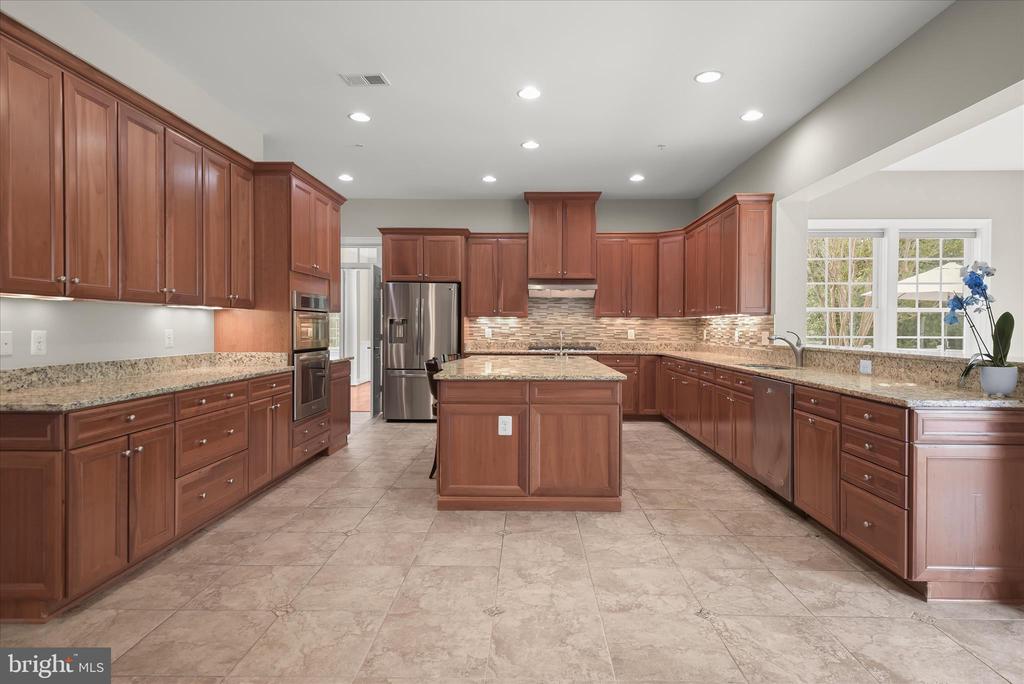 10130 SYCAMORE HOLLOW LN