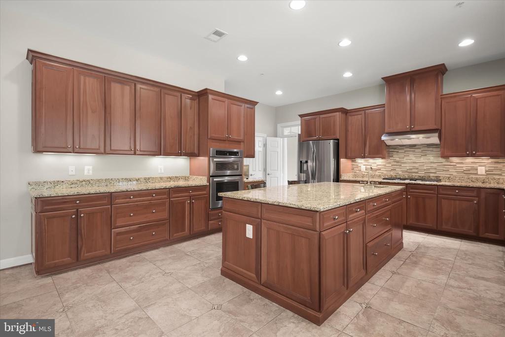 10130 SYCAMORE HOLLOW LN