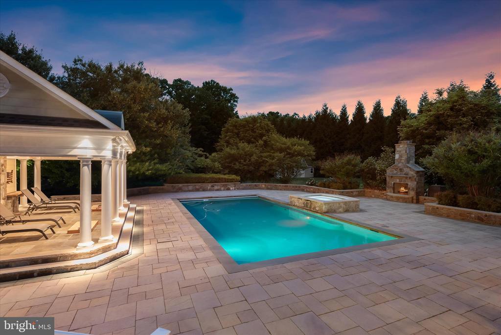 10130 SYCAMORE HOLLOW LN