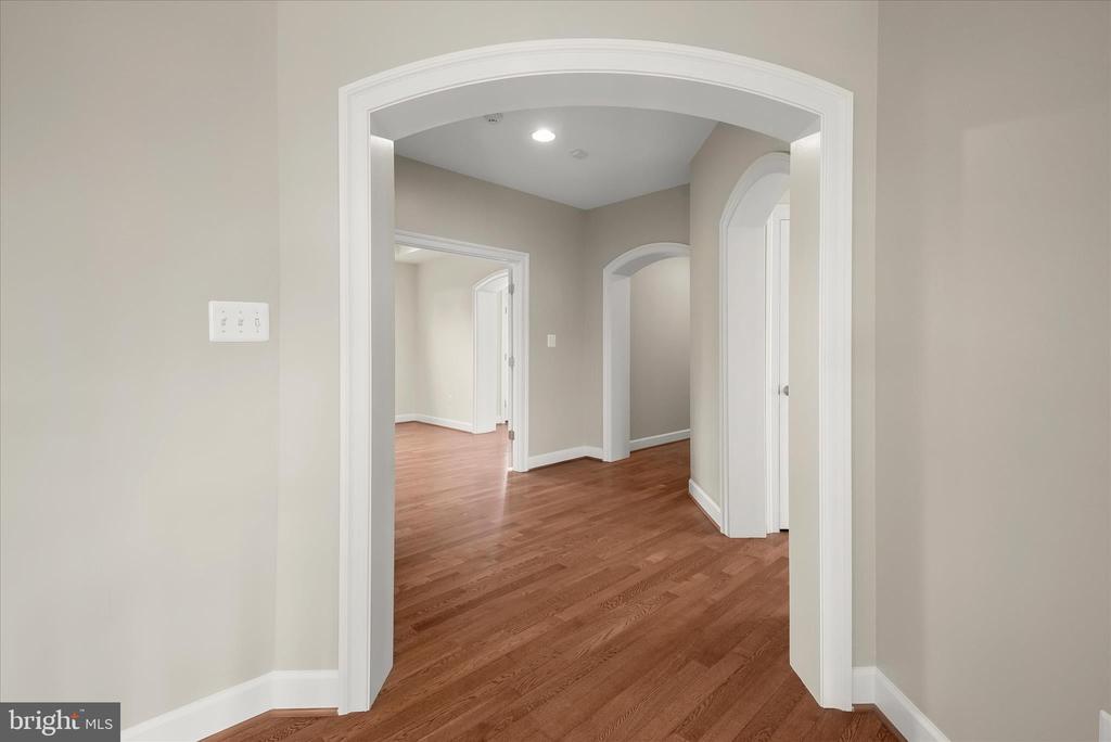 10130 SYCAMORE HOLLOW LN