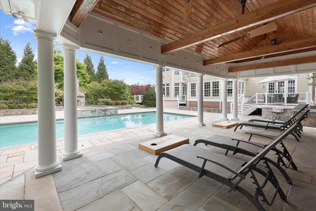 10130 SYCAMORE HOLLOW LN