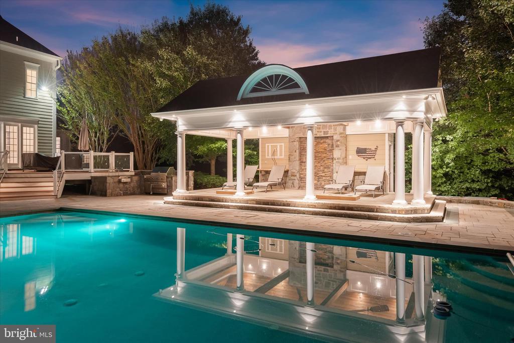 10130 SYCAMORE HOLLOW LN