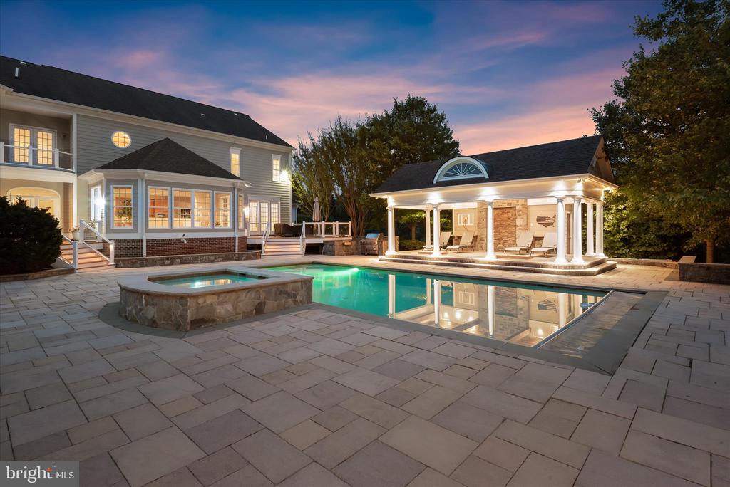 10130 SYCAMORE HOLLOW LN