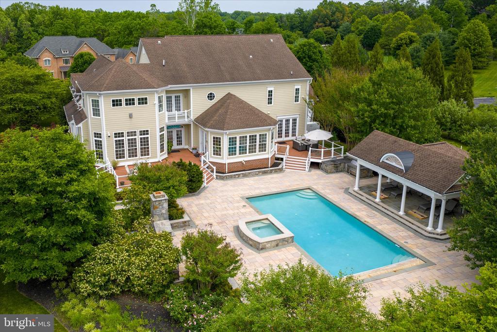 10130 SYCAMORE HOLLOW LN