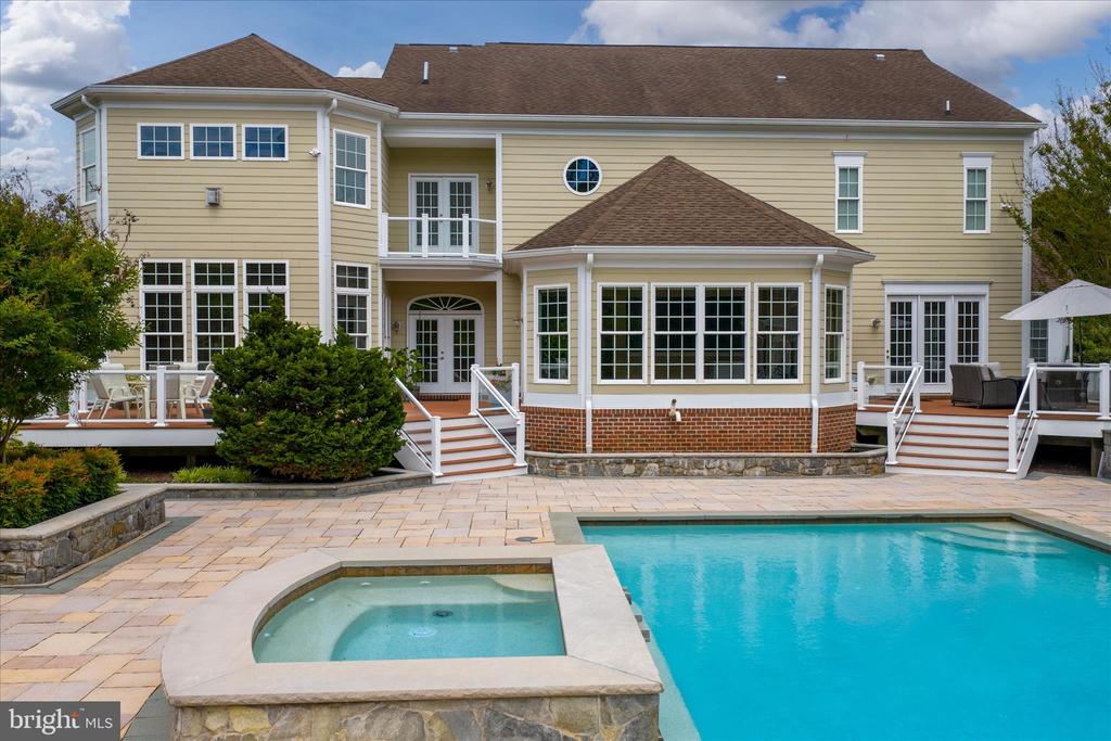 10130 SYCAMORE HOLLOW LN