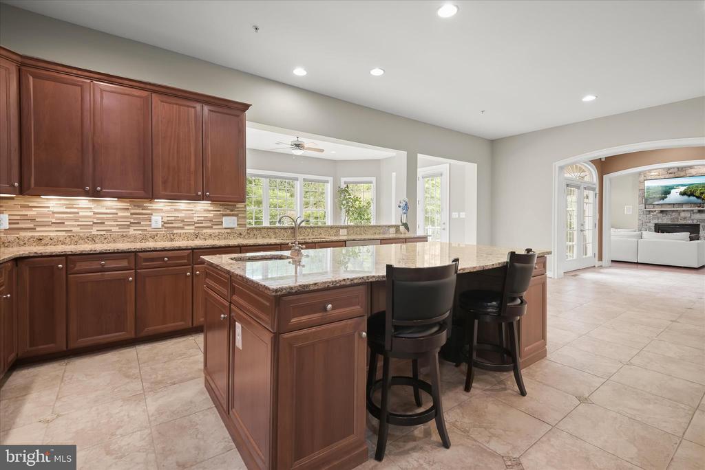 10130 SYCAMORE HOLLOW LN