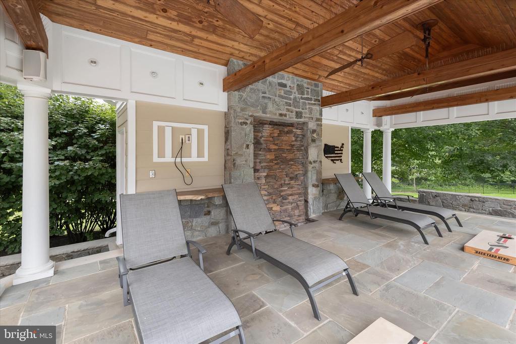 10130 SYCAMORE HOLLOW LN
