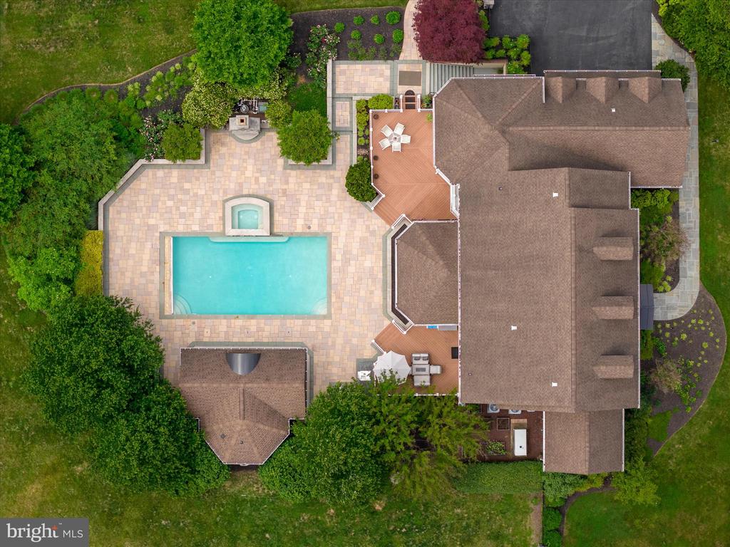 10130 SYCAMORE HOLLOW LN