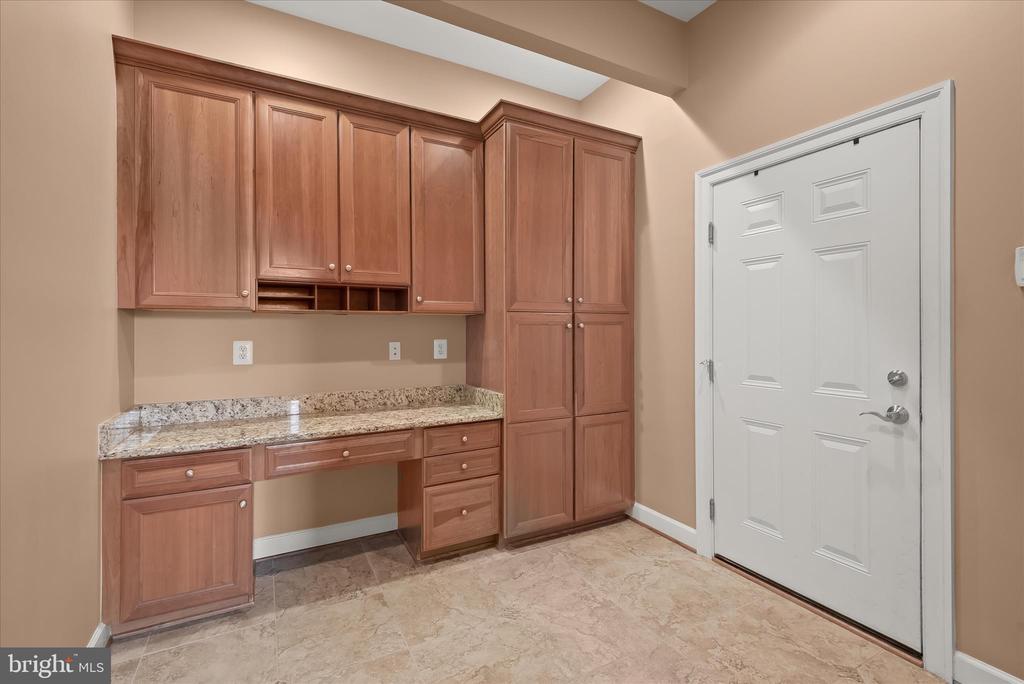 10130 SYCAMORE HOLLOW LN