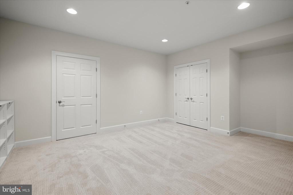 10130 SYCAMORE HOLLOW LN