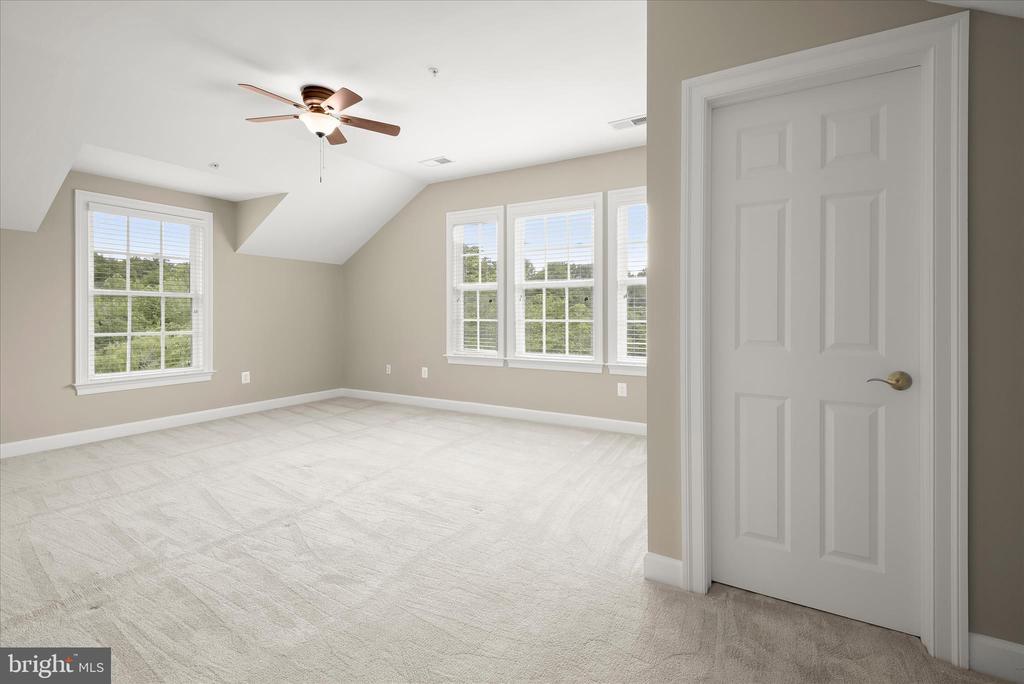 10130 SYCAMORE HOLLOW LN