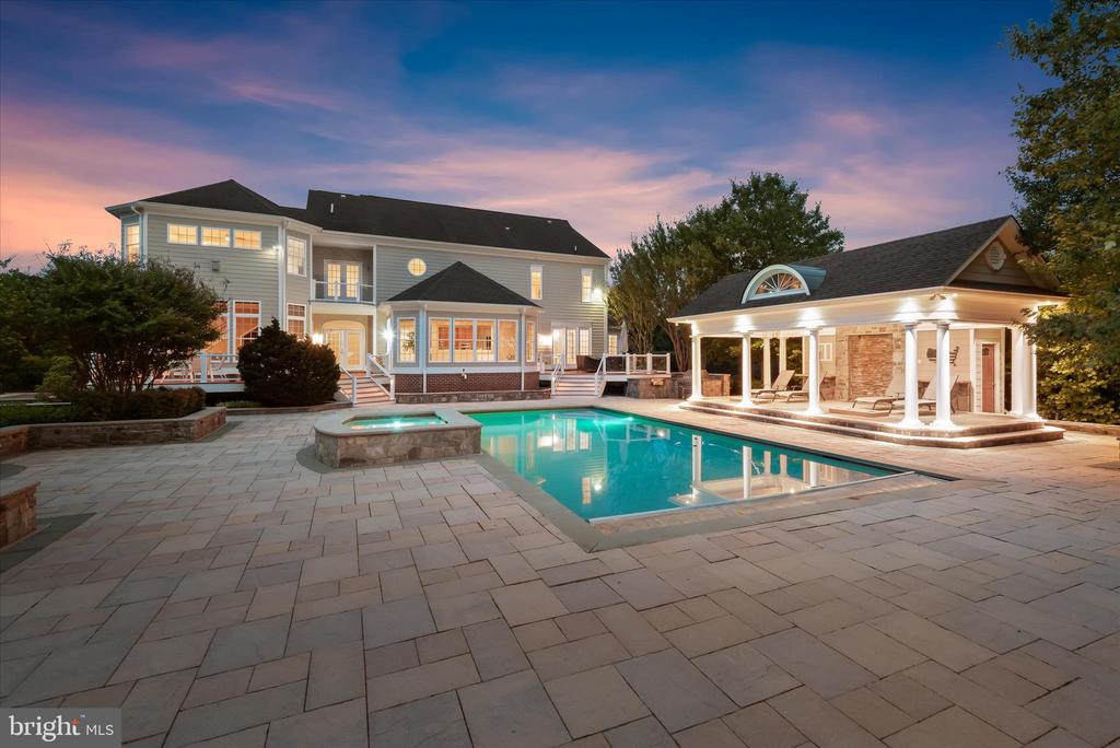 10130 SYCAMORE HOLLOW LN