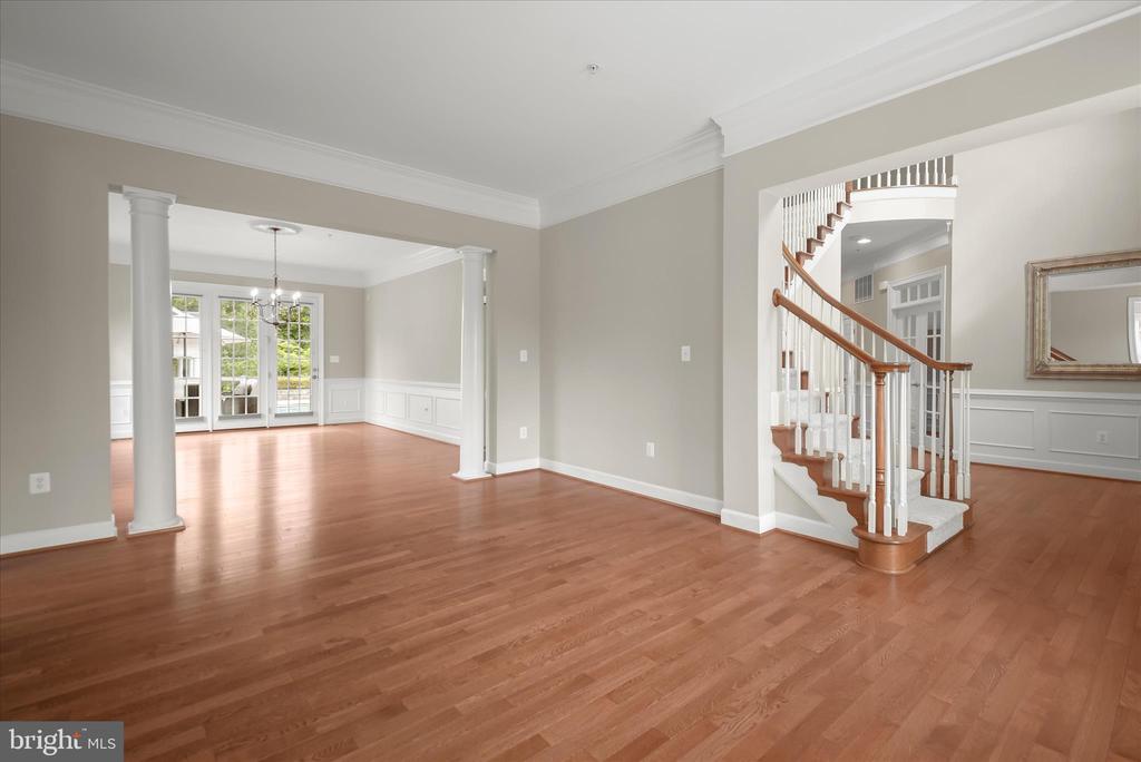 10130 SYCAMORE HOLLOW LN