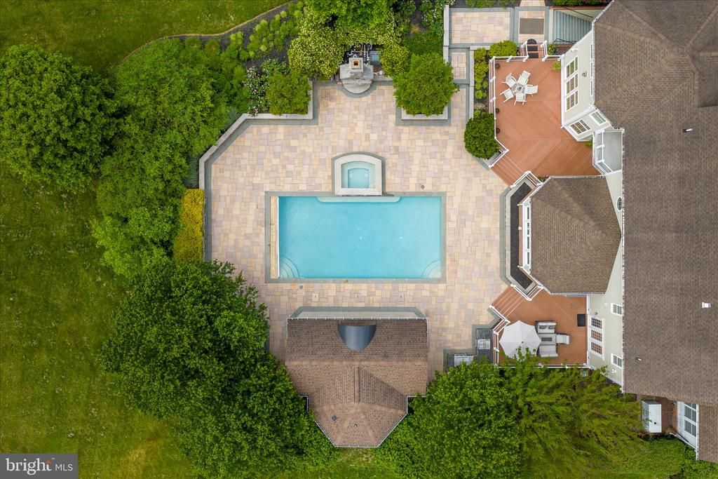 10130 SYCAMORE HOLLOW LN
