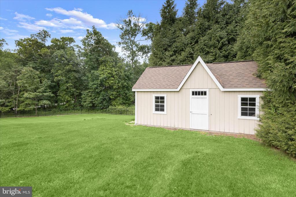 10130 SYCAMORE HOLLOW LN