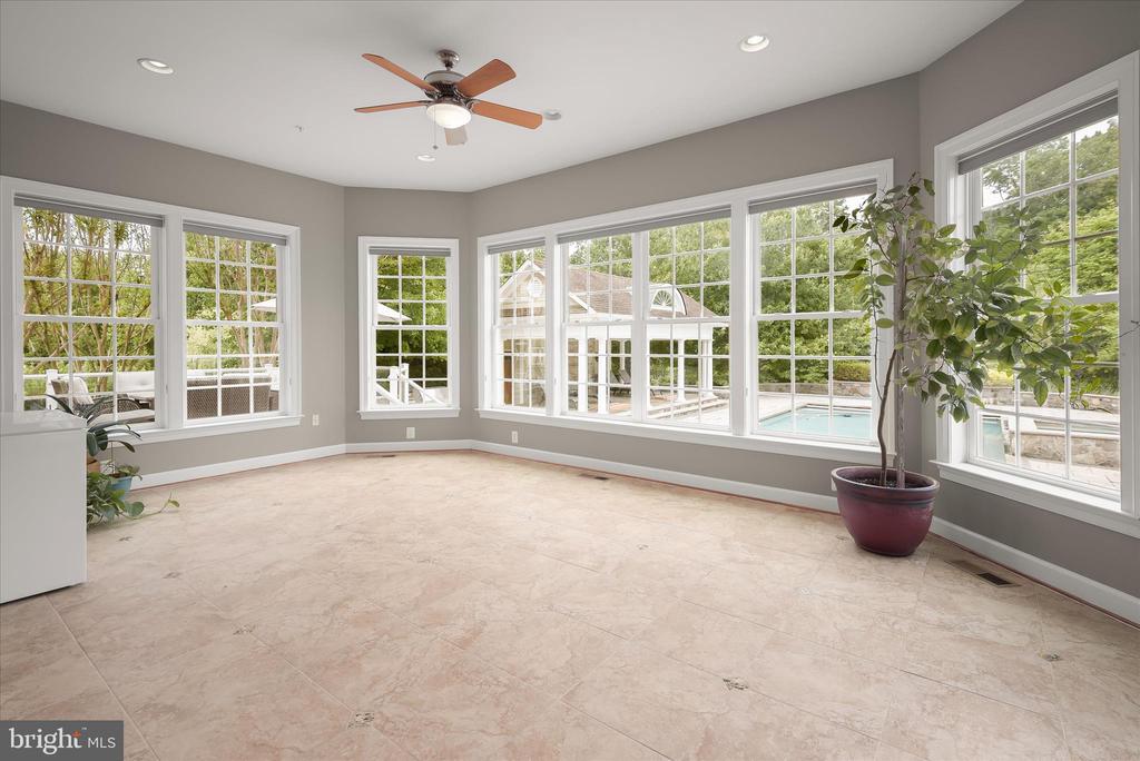 10130 SYCAMORE HOLLOW LN