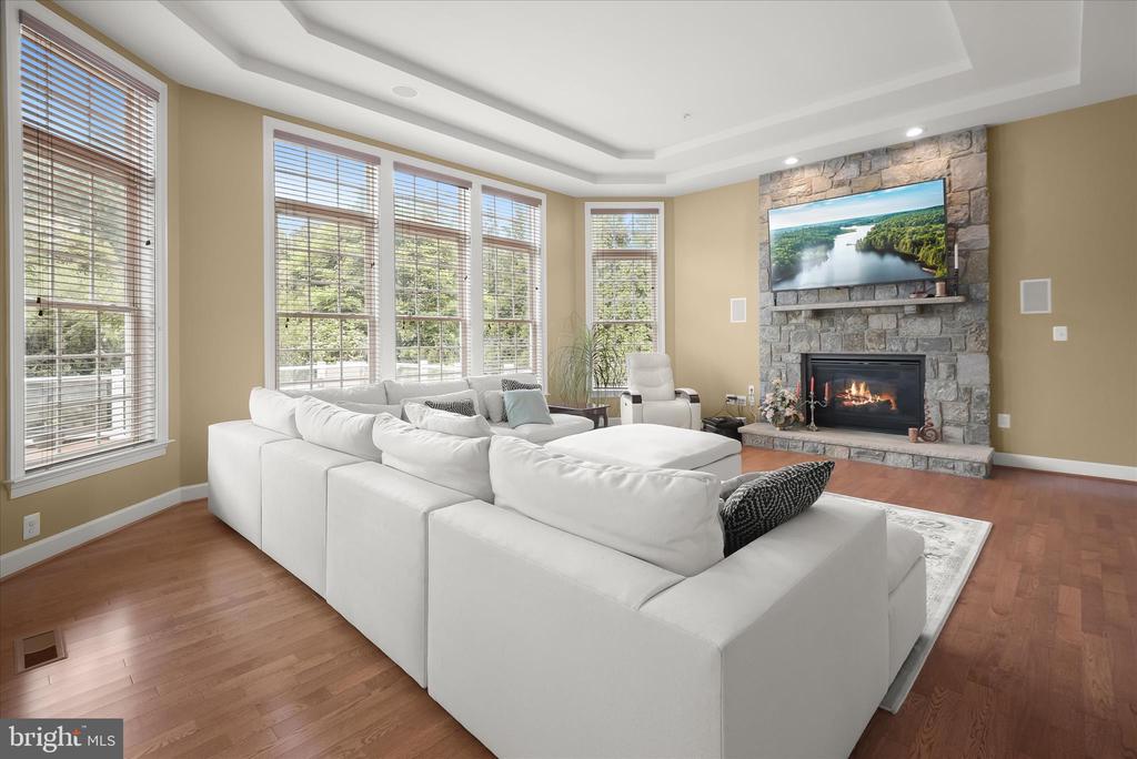 10130 SYCAMORE HOLLOW LN
