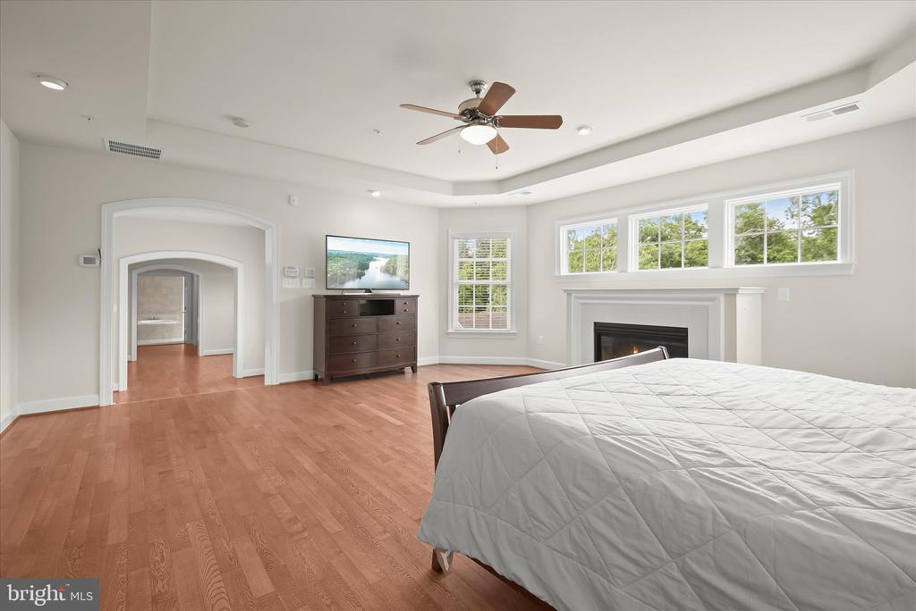 10130 SYCAMORE HOLLOW LN
