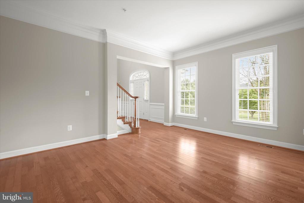 10130 SYCAMORE HOLLOW LN