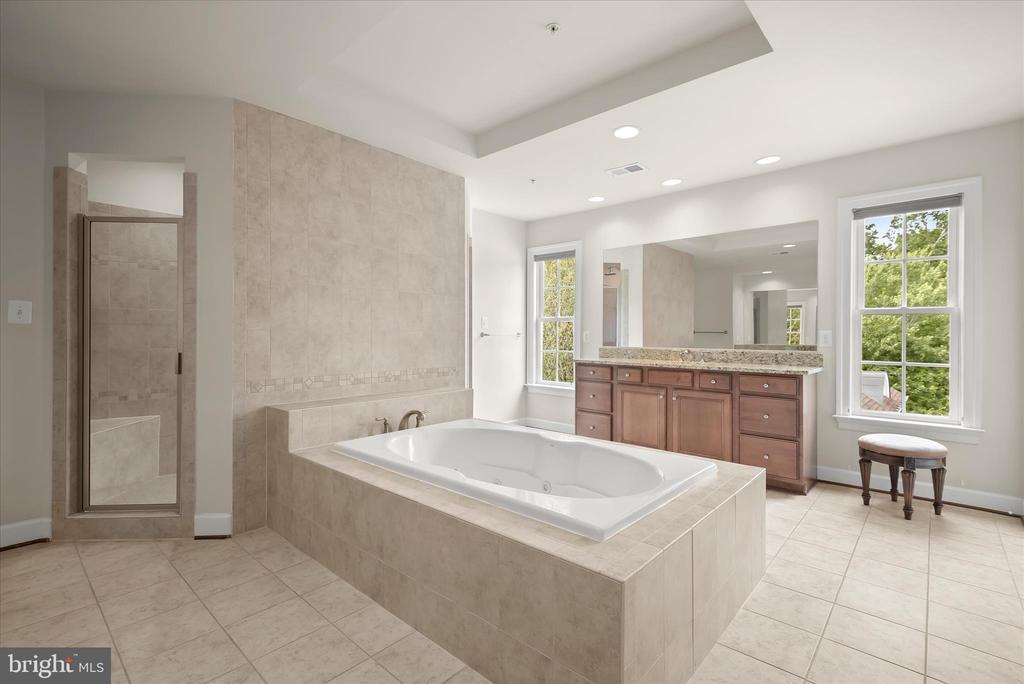 10130 SYCAMORE HOLLOW LN