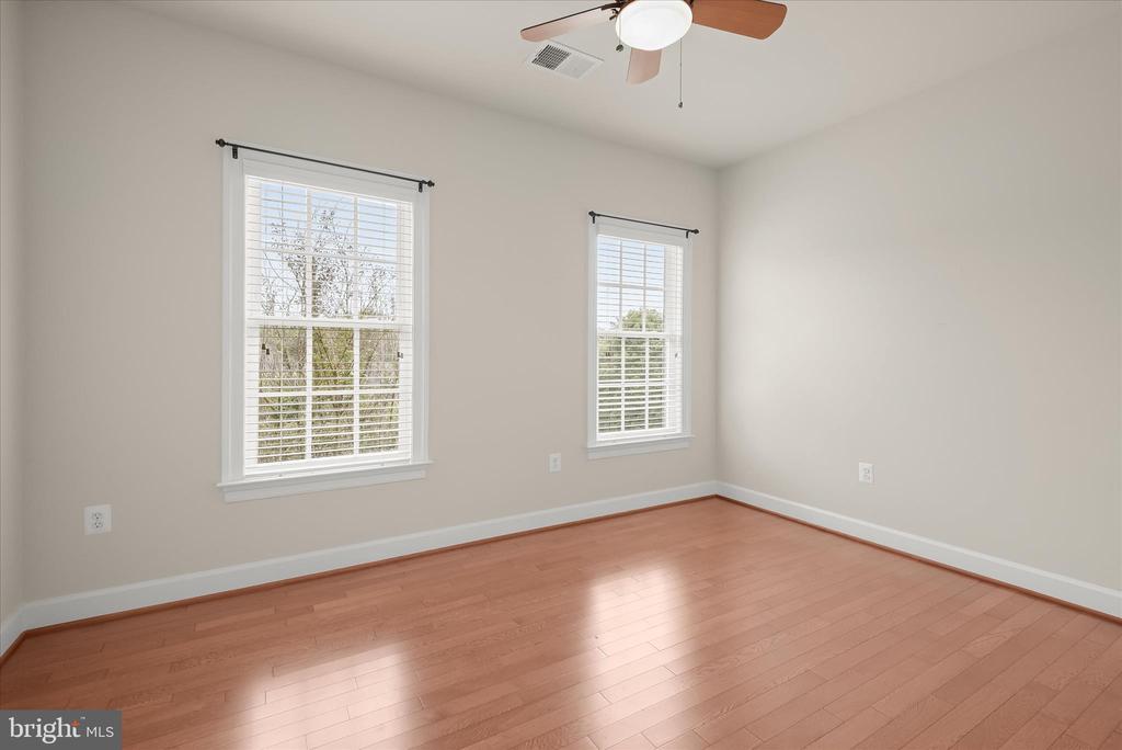 10130 SYCAMORE HOLLOW LN