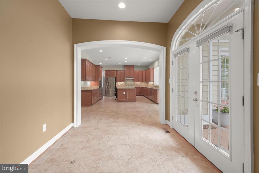 10130 SYCAMORE HOLLOW LN