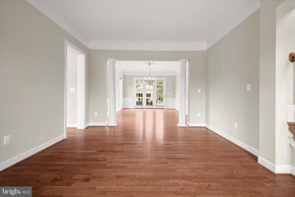 10130 SYCAMORE HOLLOW LN