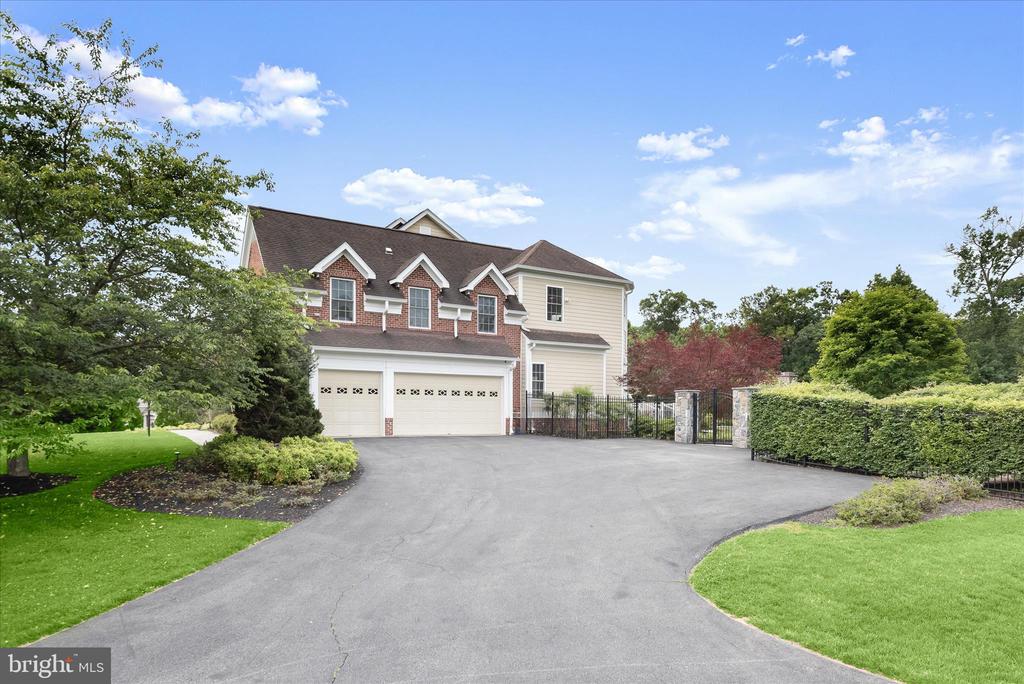 10130 SYCAMORE HOLLOW LN