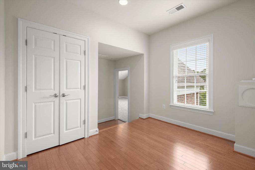 10130 SYCAMORE HOLLOW LN