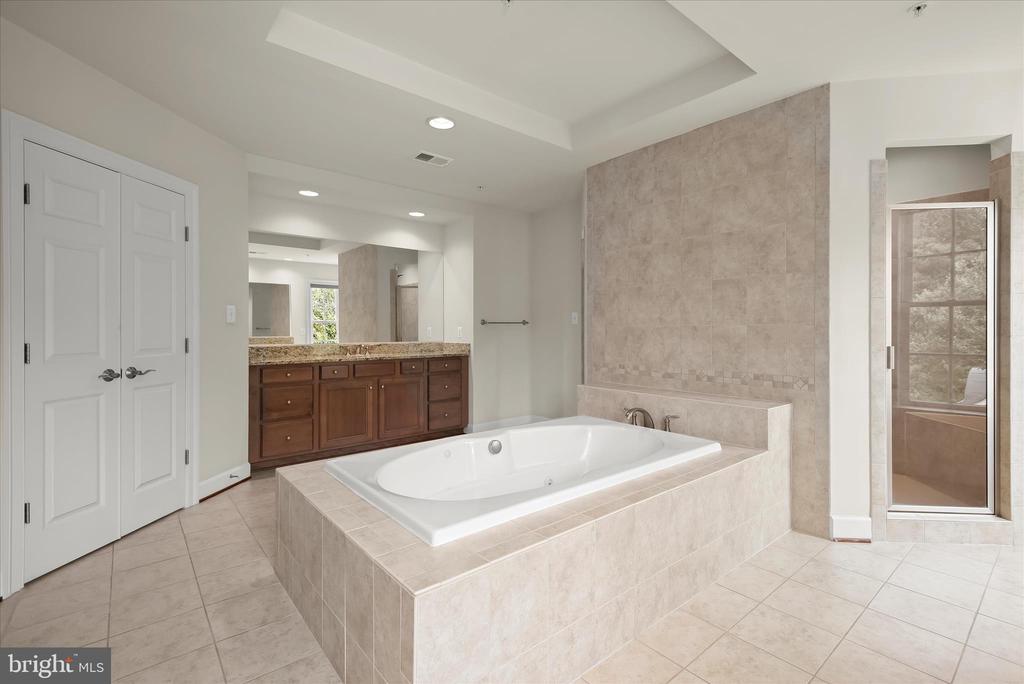 10130 SYCAMORE HOLLOW LN