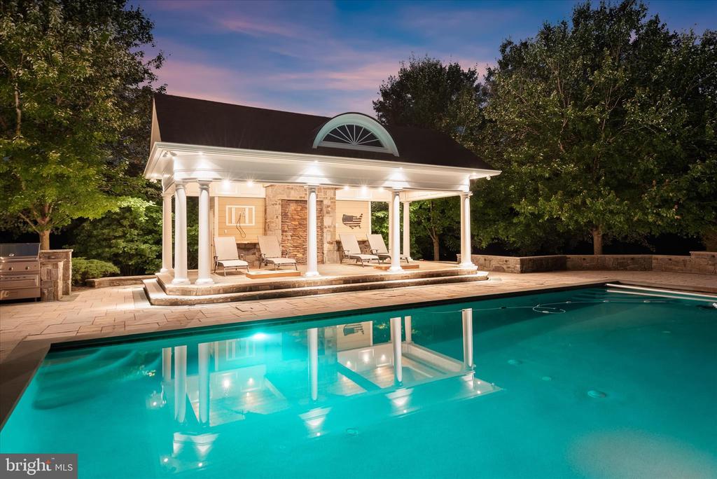 10130 SYCAMORE HOLLOW LN