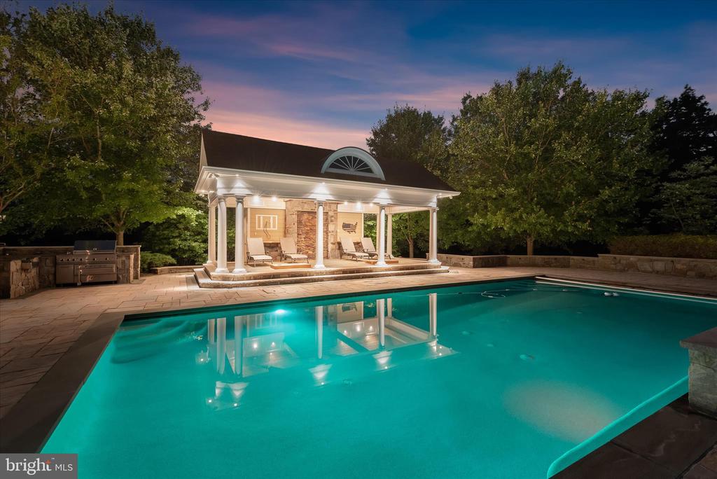 10130 SYCAMORE HOLLOW LN